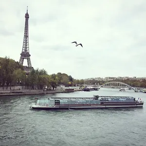  Апартаменты Eiffel Tower Champs De Mars